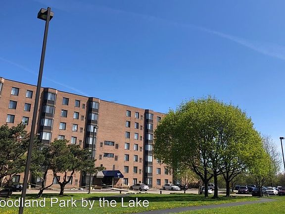 4th image of 606 637 E Woodland Park Ave #503