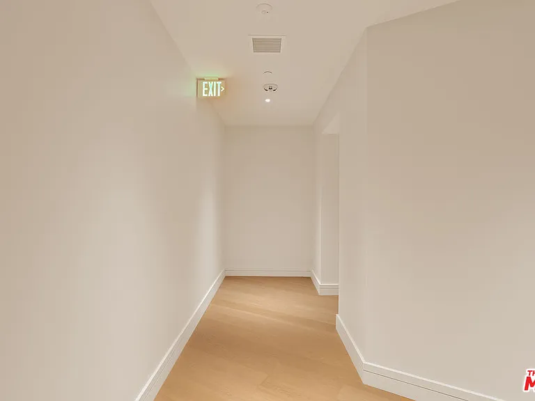 211 W Elm Ct #14B — Photo 15