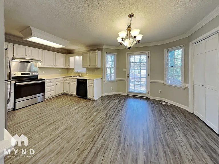 6125 Krandon Dr — Photo 5