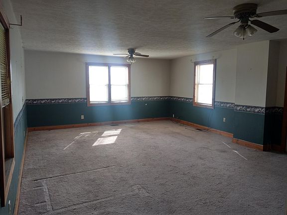 2nd image of 582 Farmersville Pike