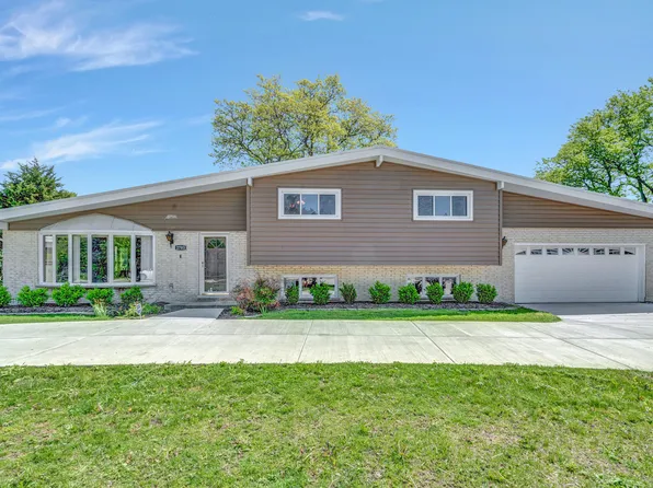 2703 Elayne Ct, Arlington Heights, IL 60005