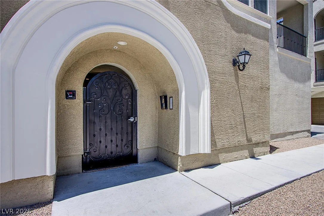 2 bed, 2.0 bath, 1341 sqft, $2,200 — Photo 2
