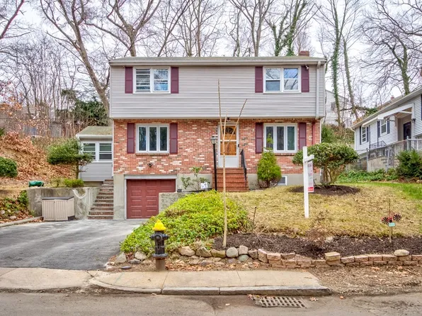 74 Dedham St, Hyde Park, MA 02136