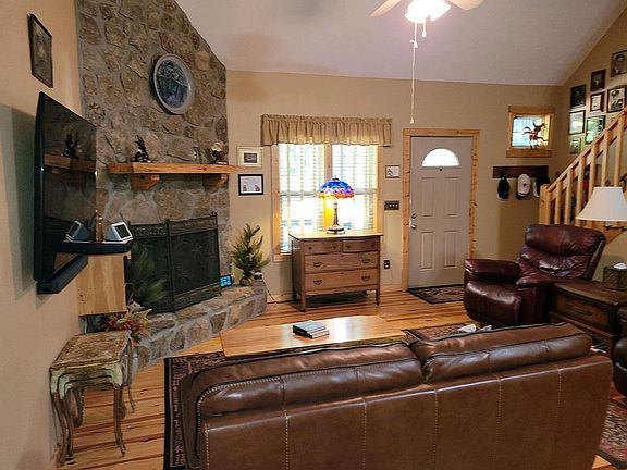 3rd image of 138 Adina Dr