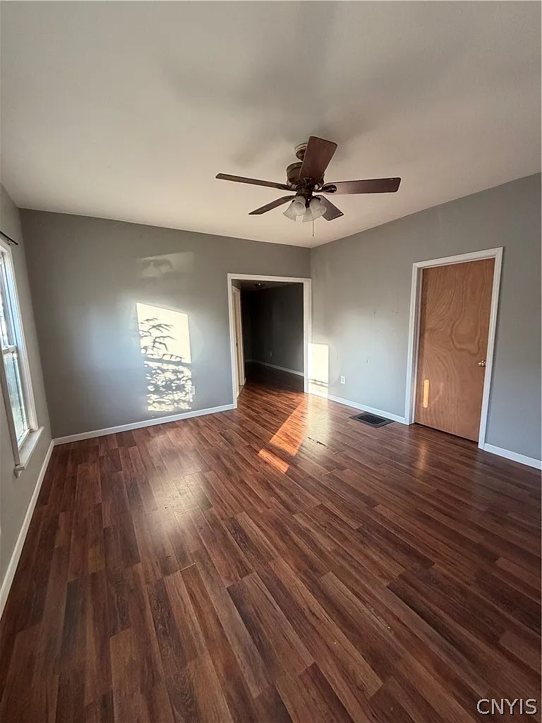 2 bed, 1.0 bath, 1860 sqft, $1,200 — Photo 2