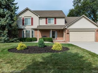 19111 Fairlane Ct, Livonia, MI 48152