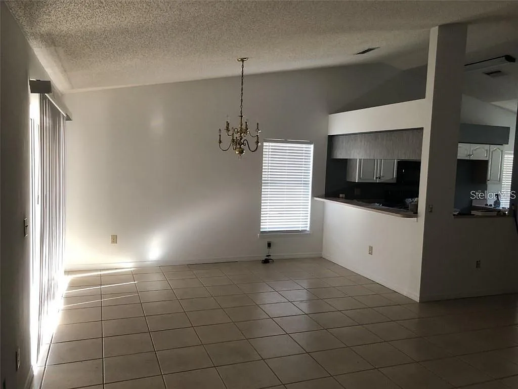 3 bed, 2.0 bath, 1367 sqft, $2,150 — Photo 4