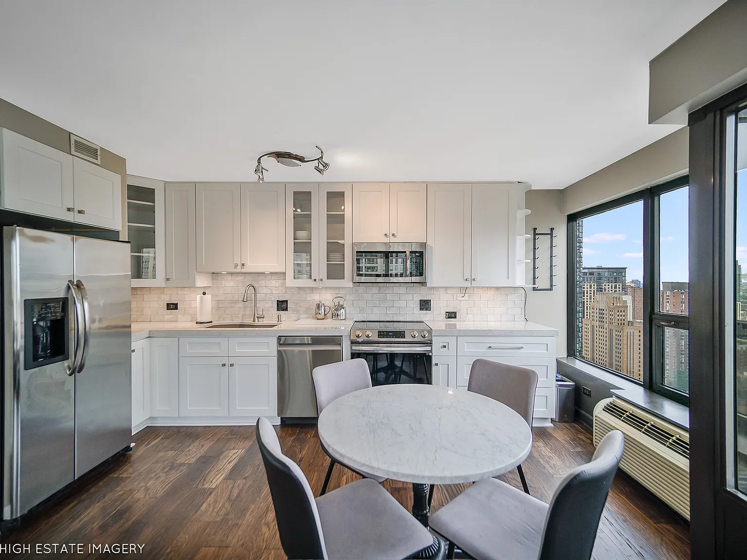 2 bed, 1000 sqft, $4,000 — Photo 1
