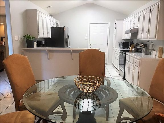 4th image of 2921 W Iris Ave