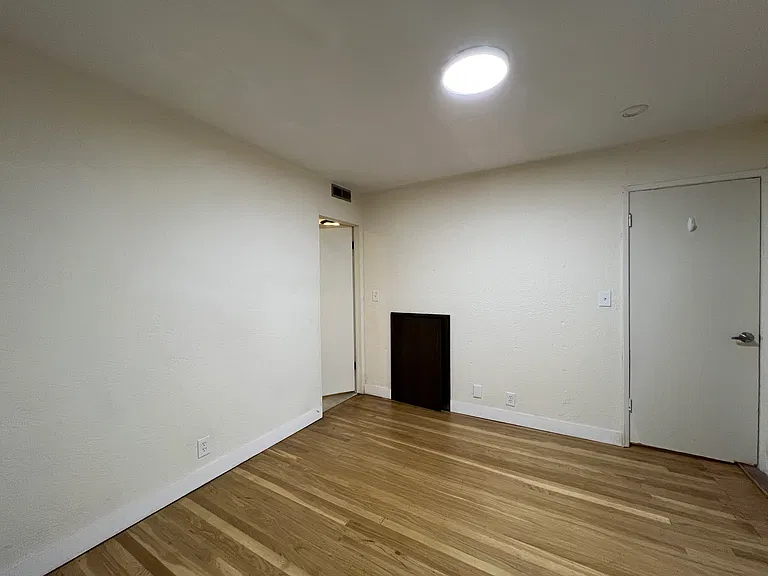 2541-2569 Le Conte Ave — Photo 55