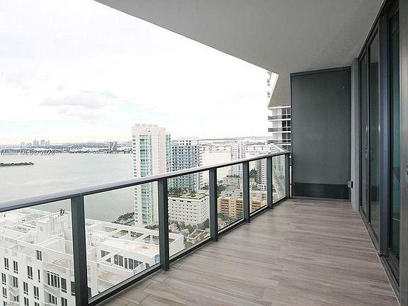 3rd image of 460 NE 28th St APT 2803