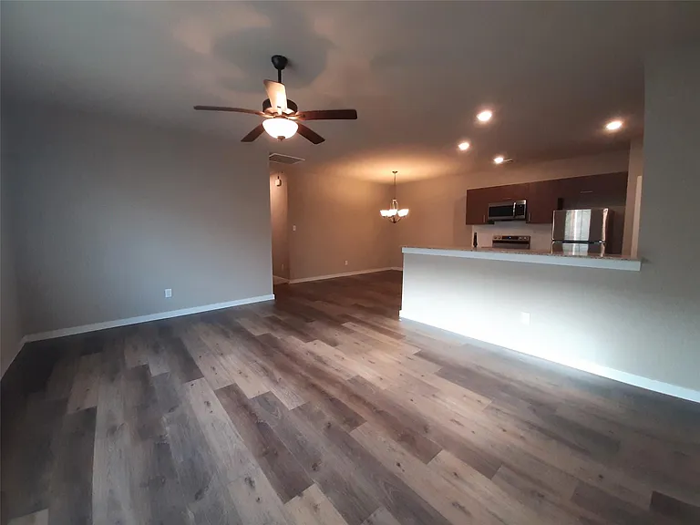 9733 Grosbeak Ln — Photo 3