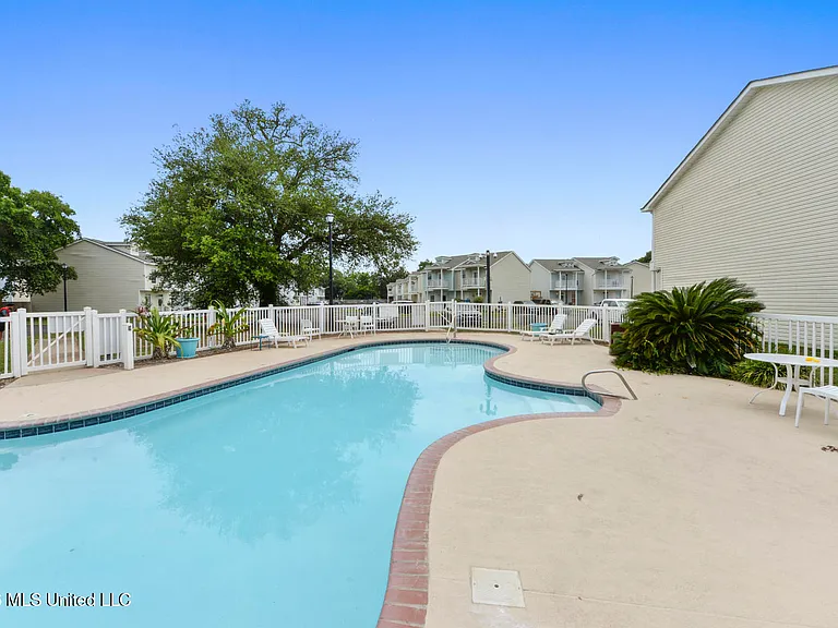 1270 Century Oaks Dr #B — Photo 18