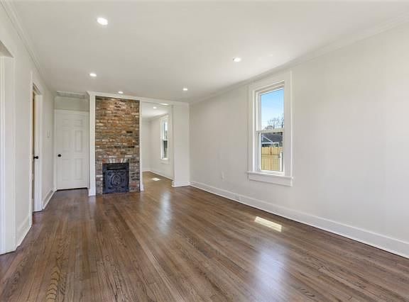 3rd image of 1709 Treasure St
