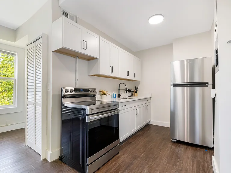 13476 Clifton Blvd #304 — Photo 4