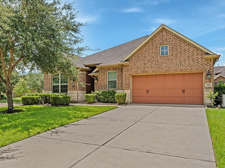 2907 Jadestone Ln — Photo 2