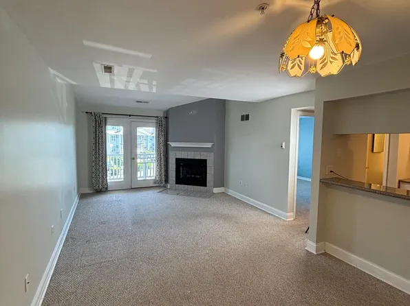 2408 Waters Edge Dr, Newark, DE 19702