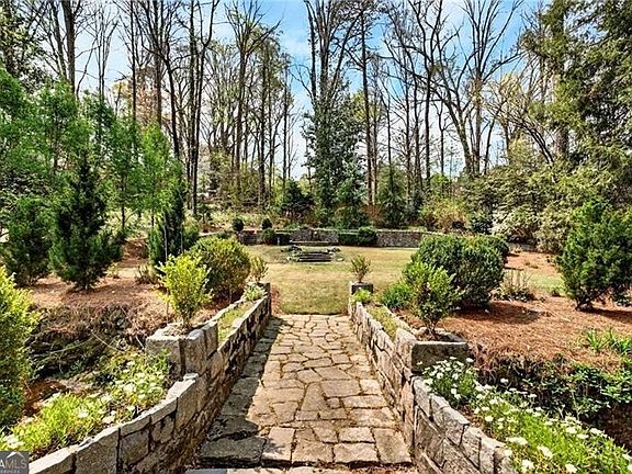 2nd image of 3814 Vermont Rd NE