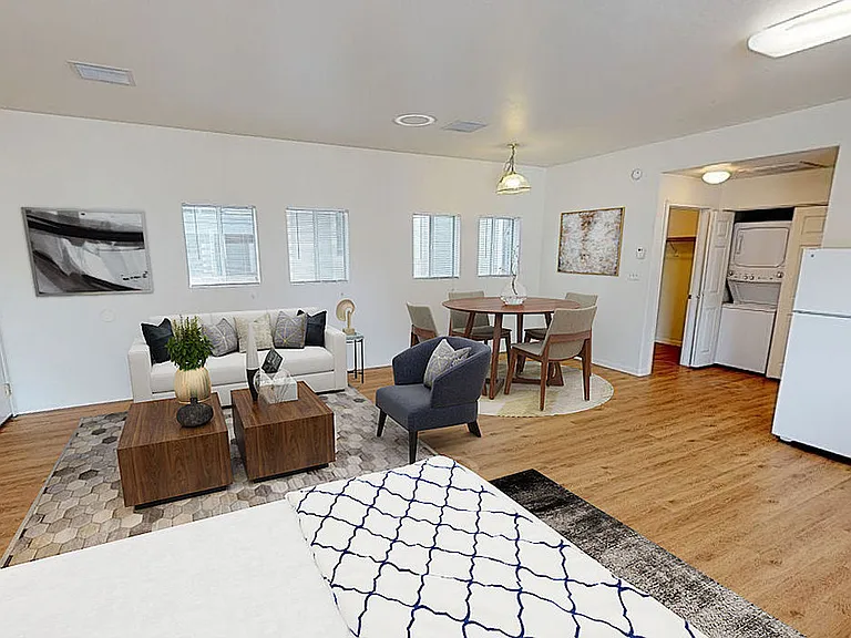 Skyline Apartments — Photo 16
