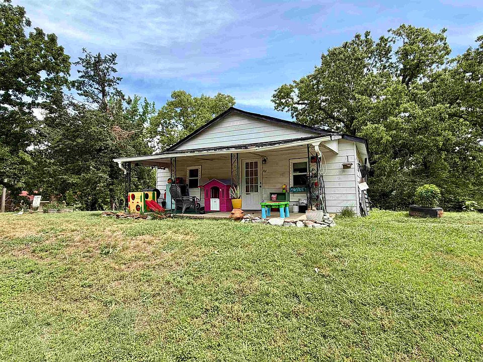 1st image of 701 Circle Hill Dr