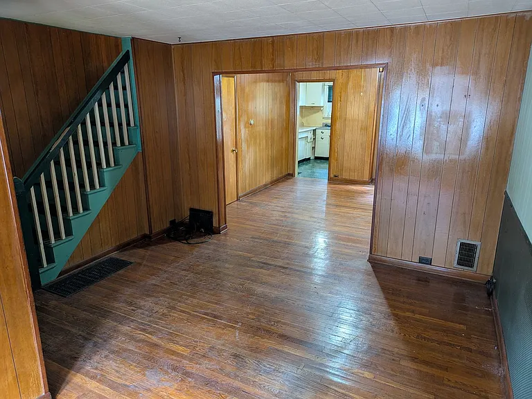 1543 Louisa St — Photo 2