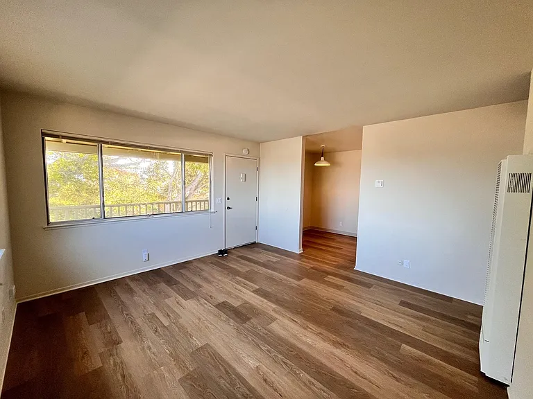 557 Spencer St #D — Photo 2