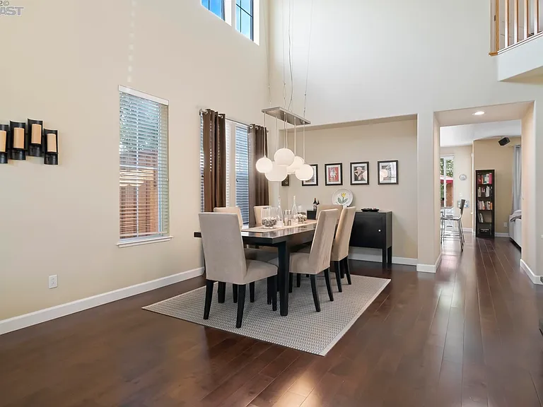 5687 Walnut St — Photo 3