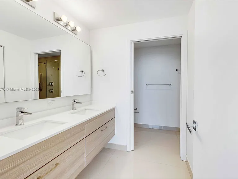 600 NE 27th St #3102 — Photo 14