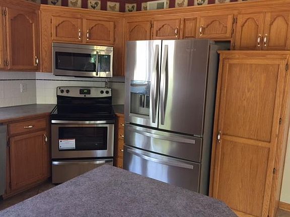 4th image of 249 NE Chateau Dr