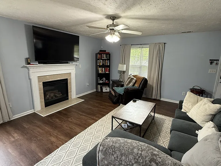 182 Lochwood Dr — Photo 5
