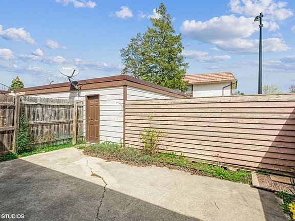 3rd image of 5560 Carmel Dr