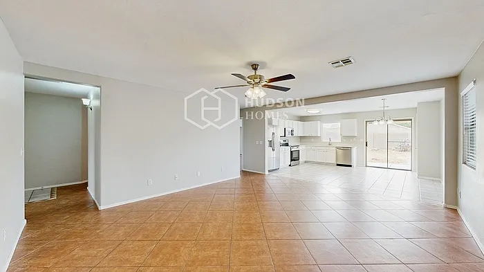 4 bed, 2.0 bath, 1662 sqft, $1,915 — Photo 4