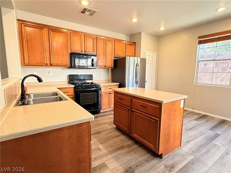 7237 Mineral Park Ave — Photo 5