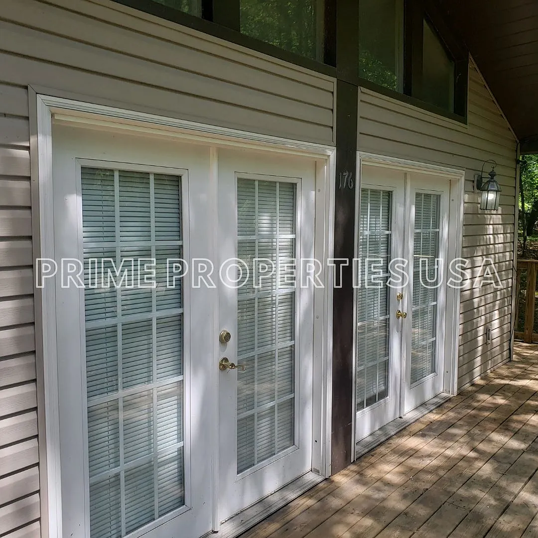 3 bed, 1536 sqft, $2,196 — Photo 2