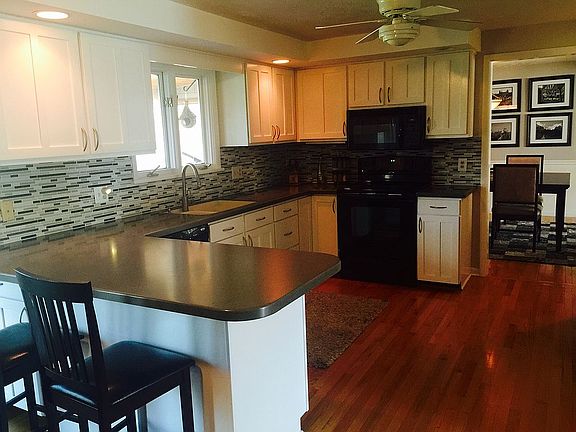 3rd image of 8 Erie Cres