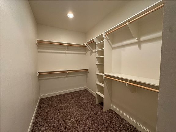 4th image of 203 Brentwood Dr E APT 46