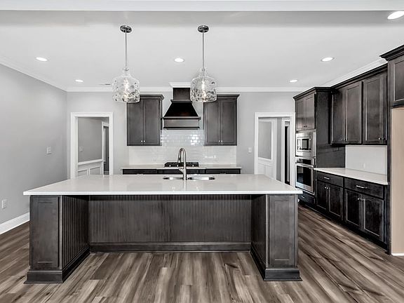 3rd image of 323 Anna Dora Way