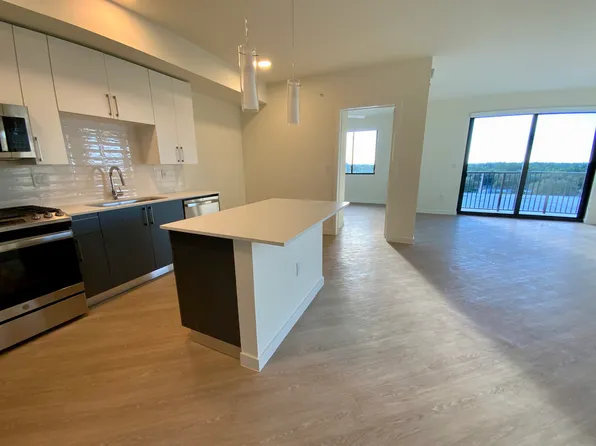 2565 NE 190th St #3, Miami, FL 33180