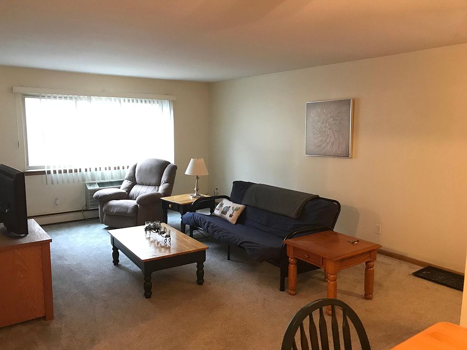 2nd image of 1122 E Russell Ave APT 103