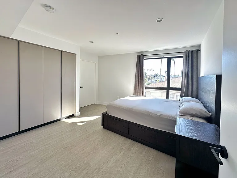 4506 Dockweiler St #304 — Photo 9