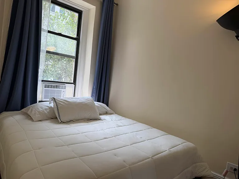 311 E 52nd St #2A — Photo 4