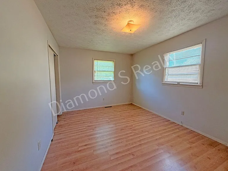 2264 E Nora St — Photo 19