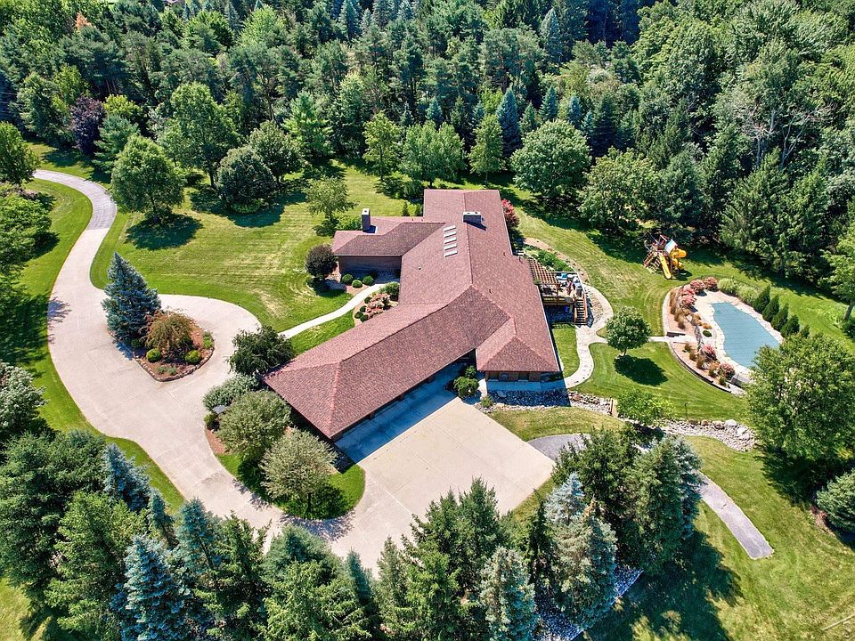 7168 Maple Rd, Frankenmuth, MI 48734 Zillow