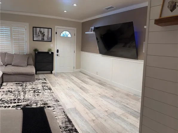 11306 Rosecrans Ave, Norwalk, CA 90650