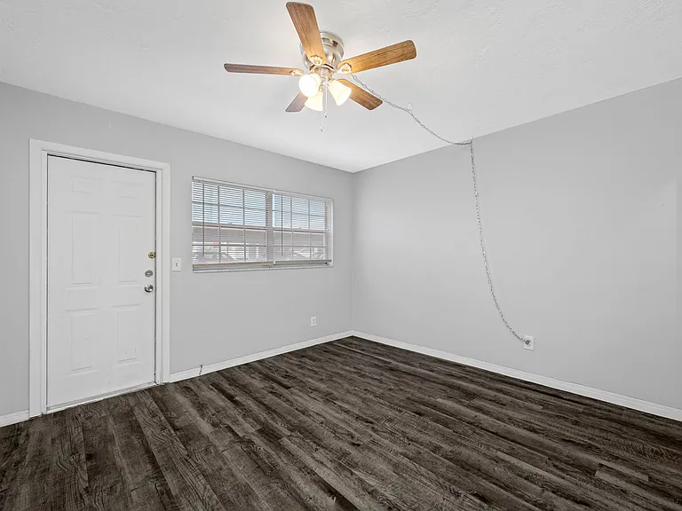Lake Tarpon Apartments — Photo 29