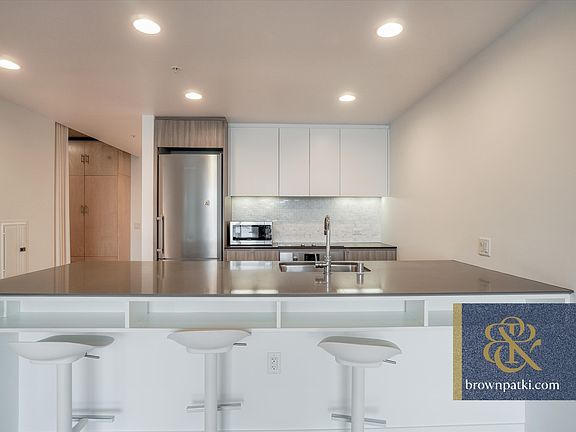 4th image of 45 Bartlett St Unit 402