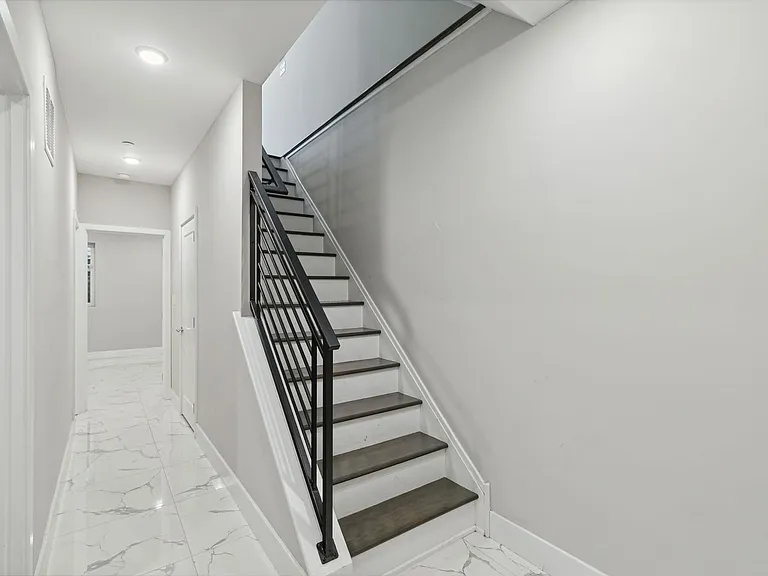 1845 E Huntingdon St — Photo 109