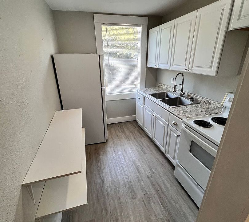 1st image of 1318 Willow St APT 4