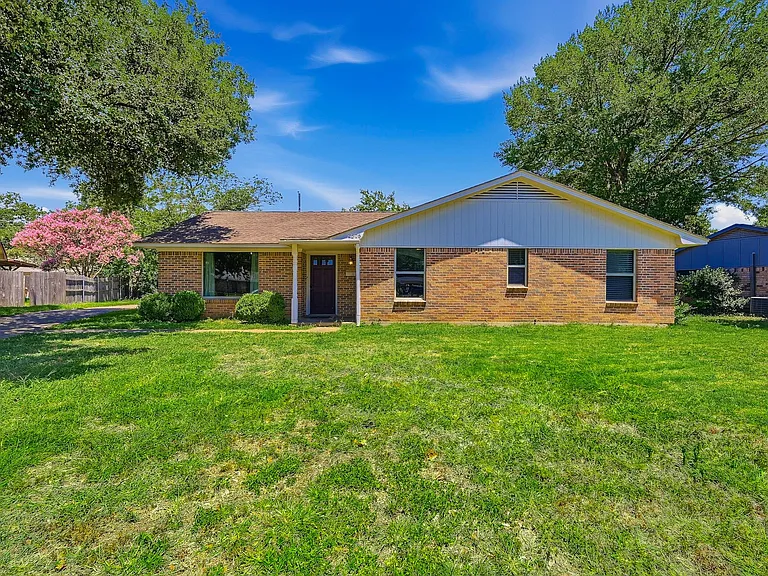 2506 Glen Ct — Photo 1
