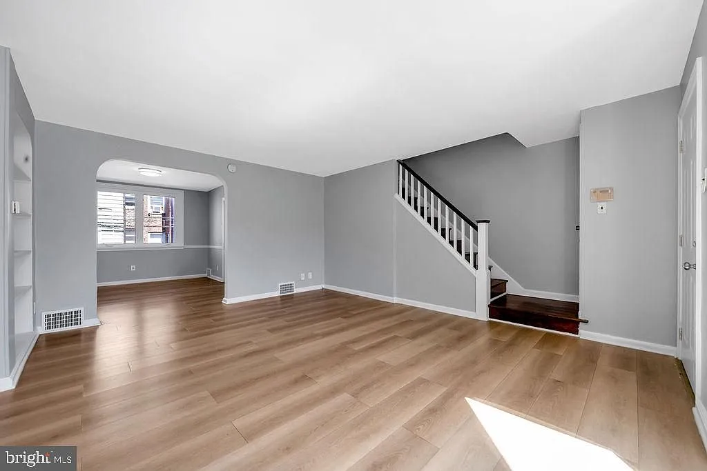 3 bed, 1.5 bath, 1080 sqft, $1,800 — Photo 3